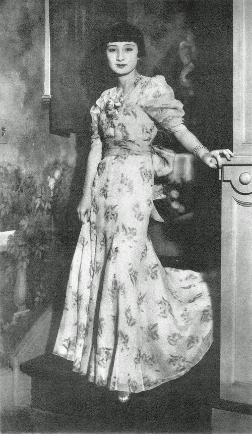 自宅での薩摩千代（千代子）、雑誌『スタイル』1936年8月1日号より