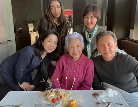孫が生まれて以来、久々に撮影したツーショット。博子さん77歳のお祝いにて。