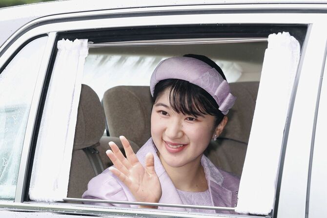 紀子さまにお祝いのあいさつをするため、赤坂御用地に入られる愛子さま。2026年9月11日午前、東京・元赤坂（代表撮影）