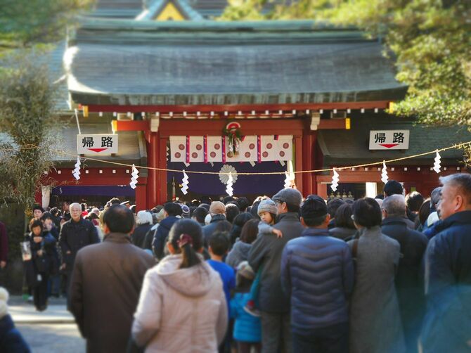 鳥居、本殿までの入口