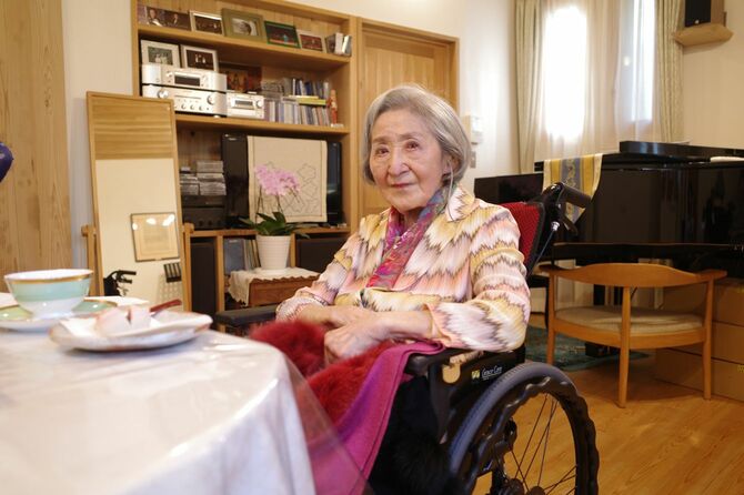 100歳の現役歌人、春日真木子さん