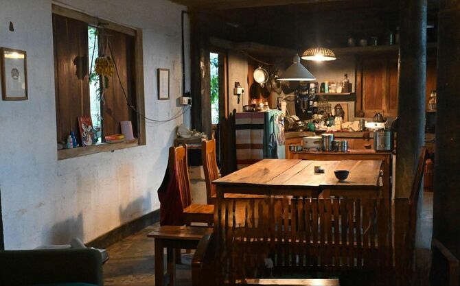 劇場の1階は、生活スペースも兼ねる