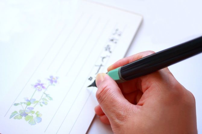 Writing letter in Japanese by brush pen