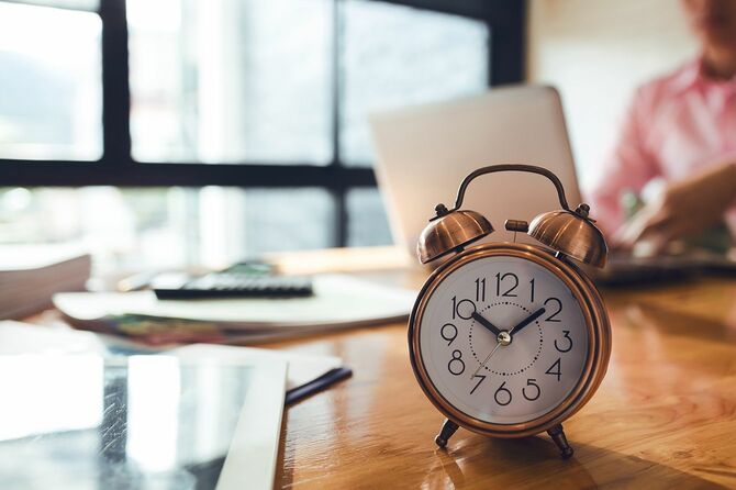 オフィスの目覚まし時計