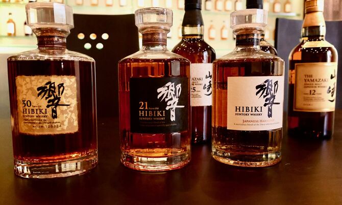 主席ブレンダーとして携わる「響」や「山崎」のサントリープレミアムウイスキー
