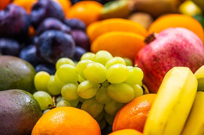 いろいろな種類のフルーツ