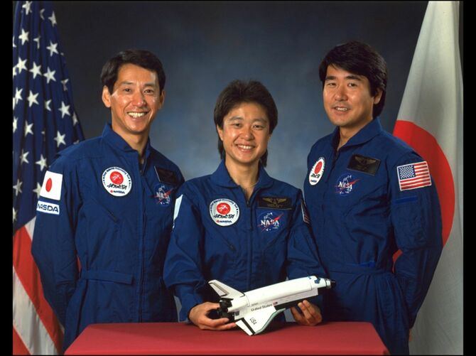 （左から）宇宙飛行士・毛利さん、向井さん、土井さん（1992年）
