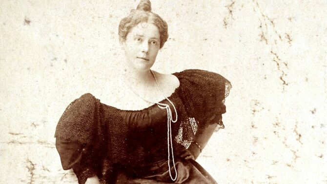 エリザベス・ビスランドの写真