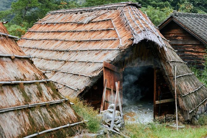 湯山地区にある「湯の花小屋」