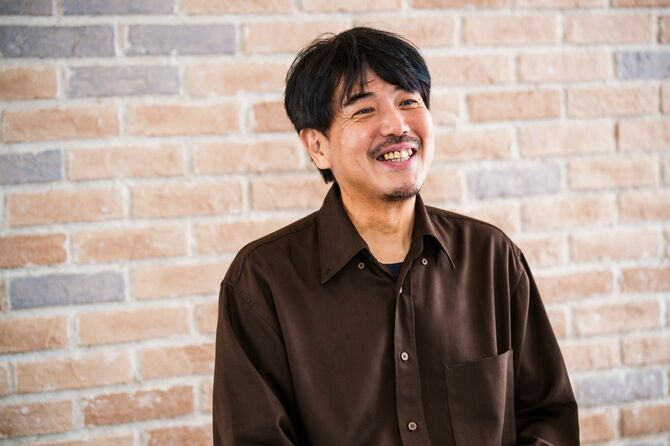 「『ありがとう』の言葉が聞きたい。実際、僕自身がそうですから」と笑う西本さん