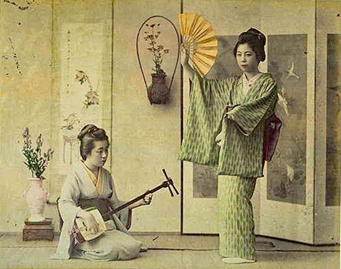 「三味線弾きと踊り子」明治時代（国際日本文化研究センター所蔵）