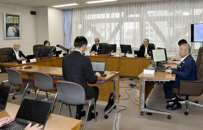 男女別学の高校の共学化について審議した埼玉県教育委員会＝2024年8月22日午前、埼玉県庁