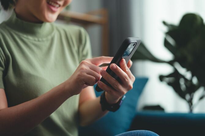 スマートフォンを使う人