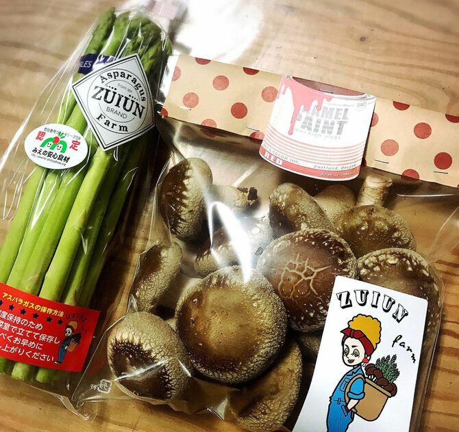 当たりの商品は、収穫時期によってはアスパラとしいたけの両方が発送されることも