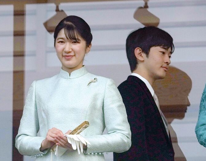 新年一般参賀に臨まれる愛子さまと悠仁さま＝2026年1月2日、宮殿・長和殿