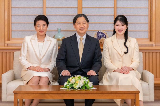 天皇、皇后両陛下並びに愛子内親王殿下（2022年）