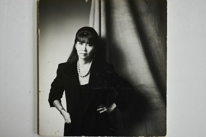 若き日の川邉サチコさん。日本のヘアメイクアップアーティストの先駆者として時代を牽引した。