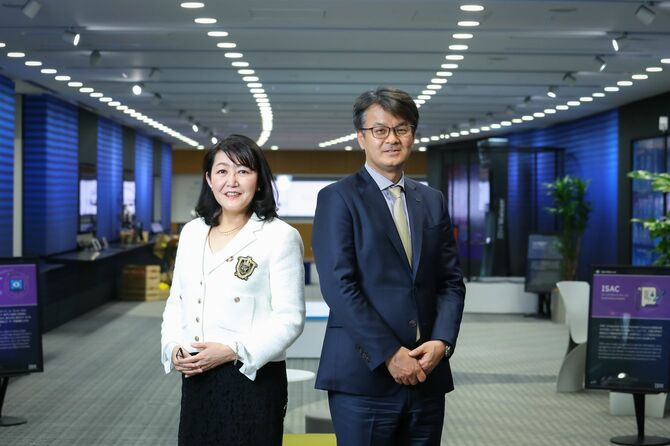 日本IBM 代表取締役社長 山口明夫さんと少子化ジャーナリストの白河桃子さん