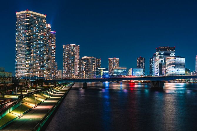 新豊洲と晴海橋の夜景