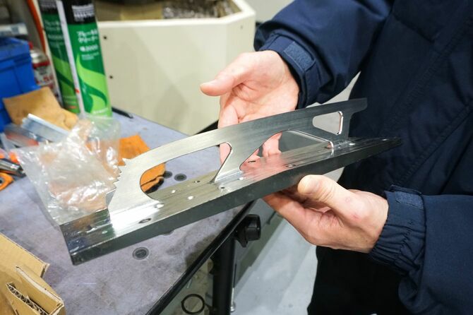 加工途中のブレード。下の部分がまだ削られていない