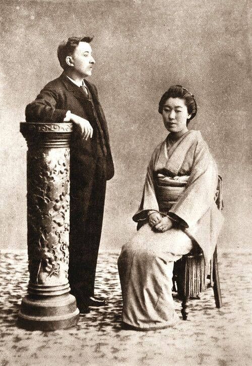 ラフカディオ・ハーン（小泉八雲）と妻セツ、1892年