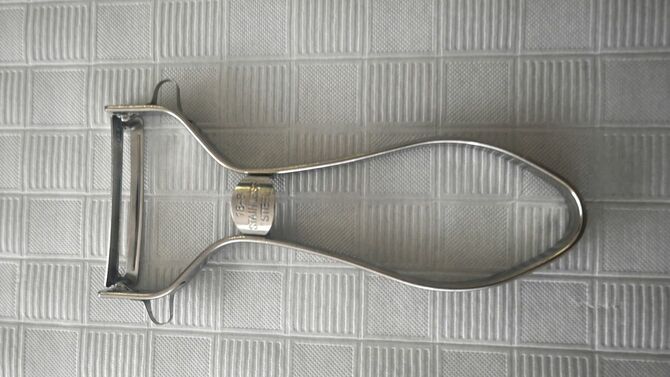 下村工業「プログレード　快速ピーラー」1400円