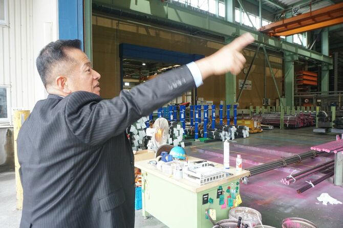 工場を案内してくれた寺西社長