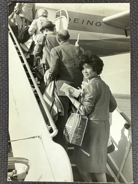 1962年、単身でスペインに発つ小松原さん。