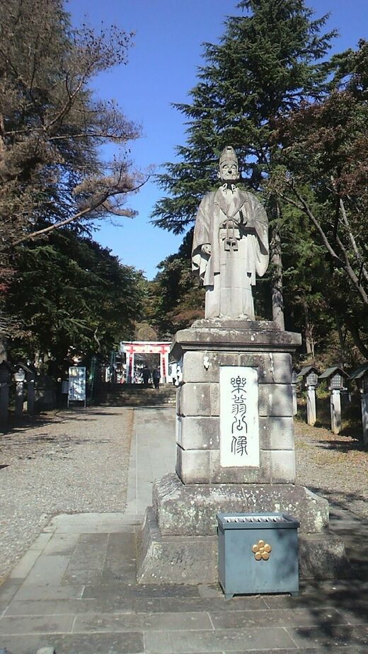 南湖神社（福島県白河市）にある定信の石像