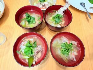 イトヨリのすまし汁。身を入れてからは汁を沸騰させずに調理したことで身にはイトヨリの旨味がしっかりと残っていました。