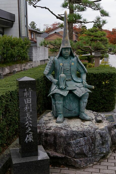 富山県高岡市にある前田利長像