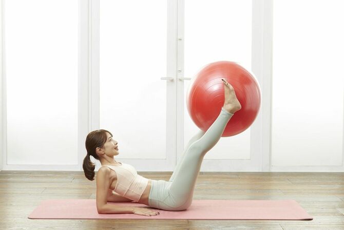 写真⑤　出典＝SAYAKA『バランスボール「美やせ」革命』（プレジデント社）