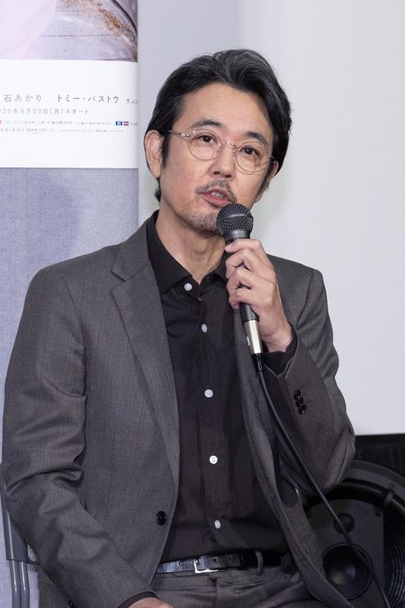 岡部たかし演じるトキの父・松野司之介は明治になってもチョンマゲ姿