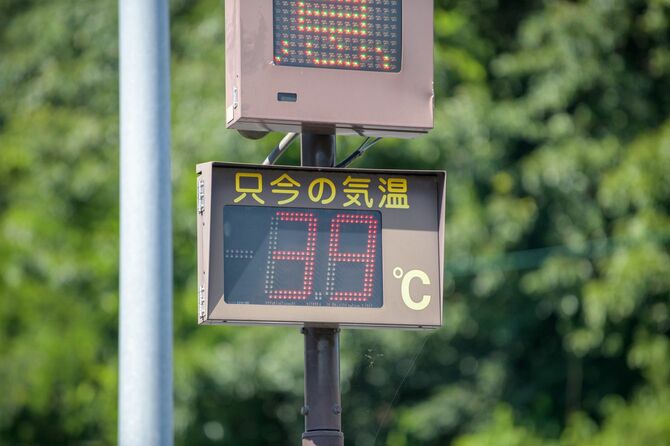 摂氏39度の温度を示す看板