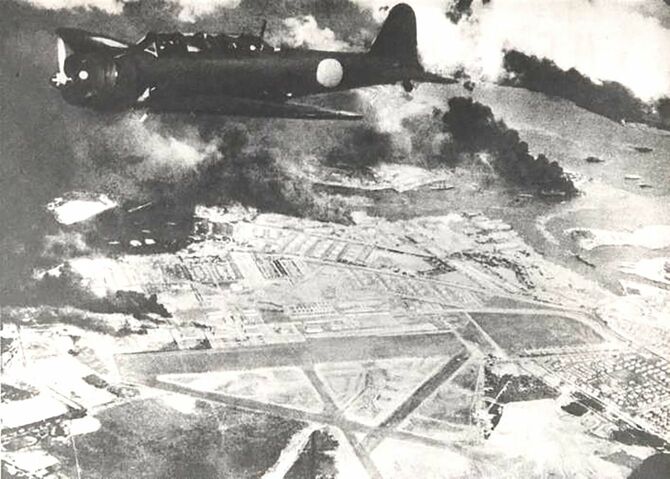 日本軍による真珠湾攻撃　1941年12月7日（写真＝Naval History and Heritage Command／CC-PD-Mark／Wikimedia Commons）