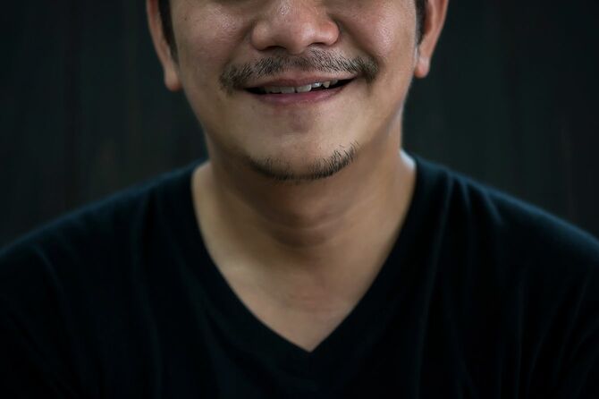 笑顔の男