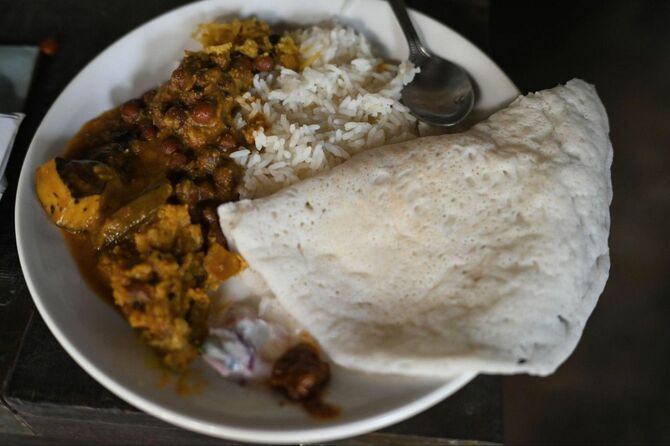 劇場でいただいた豆カレーはさらっとしていてたくさん食べられる