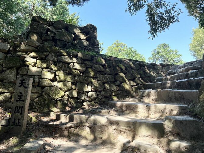 安土城の天主閣跡