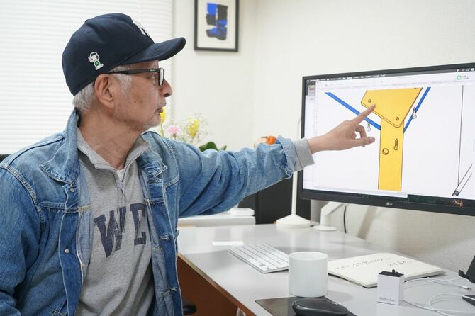 20代のころに設計した小学校向けの机の図面。手書きとは思えない精緻さだ