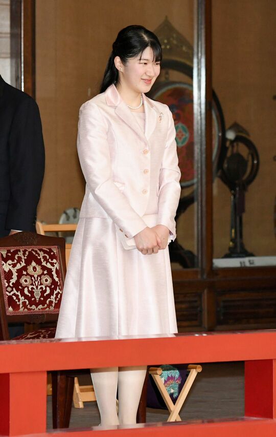 宮内庁楽部による春季雅楽演奏会に臨まれる天皇、皇后両陛下の長女愛子さま
