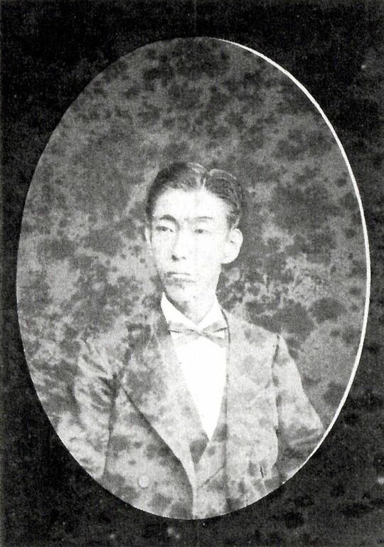 中川久成伯爵の肖像写真、「明治十二年 写真御下命『人物写真帖』〈上〉」（宮内庁三の丸尚蔵館所蔵）