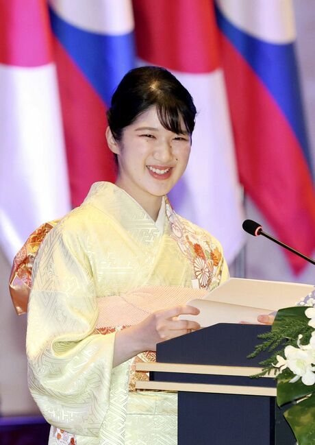 初めての海外公式訪問となるラオスで、パーニー国家副主席主催の晩さん会に出席し、スピーチに臨まれる愛子さま