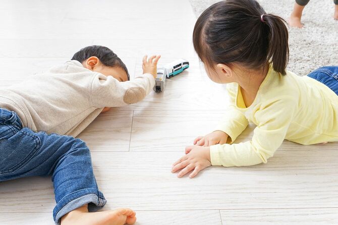 男の子と女の子を再生