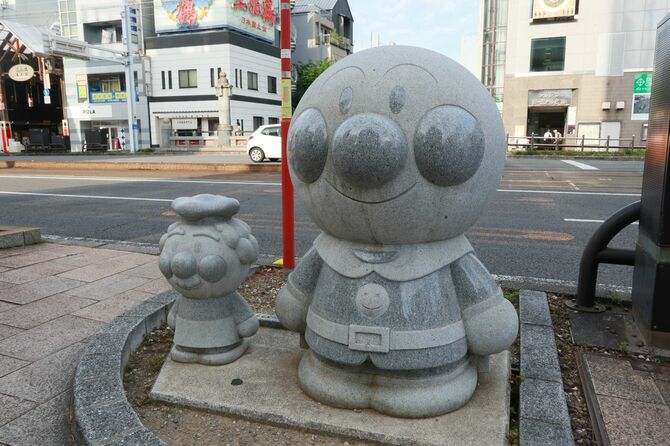 高知市はりまや橋のアンパンマン像