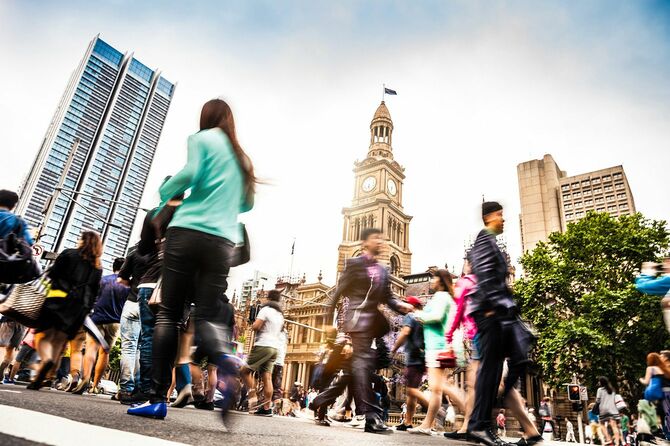 シドニーの街を歩く人々