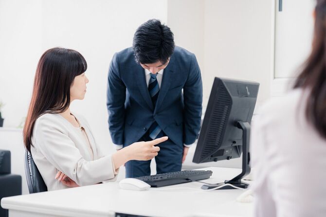 大きくは3つ。①「何をやっているの」を先回り　②「ご迷惑をおかけする」と先に詫びる　③「私の責任で処理します」と申し出る