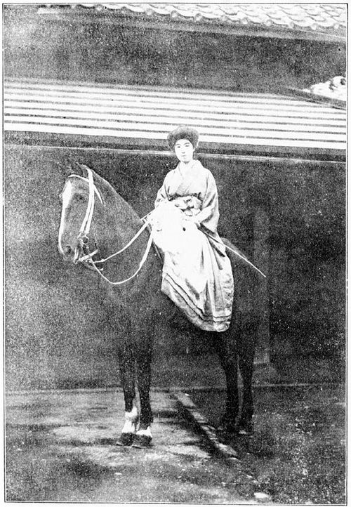軽井沢で乗馬する江木欣々、『女子文壇』7（1）、女子文壇社、1911年1月