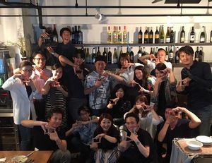 2017年、東京で行われた「プロトビ」設立3周年のパーティで。岐阜県瑞浪市に戻る直前の幸枝さん（前列中央）写真提供＝玉川釉薬