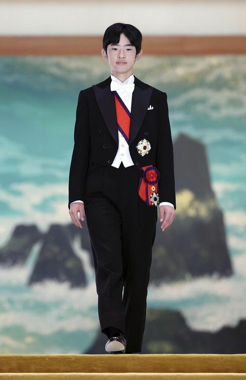 大勲位菊花大綬章をつけられた秋篠宮家の長男悠仁さま＝2025年9月6日、皇居・宮殿（代表撮影）