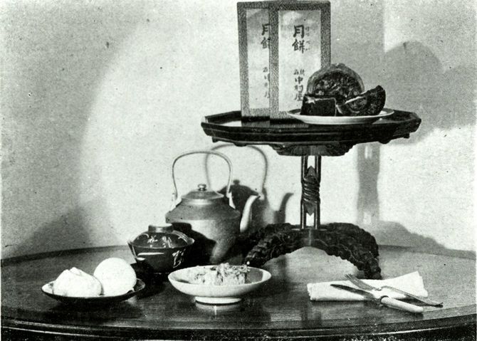 中村屋の月餅と天下一品志那饅頭（肉まん）
